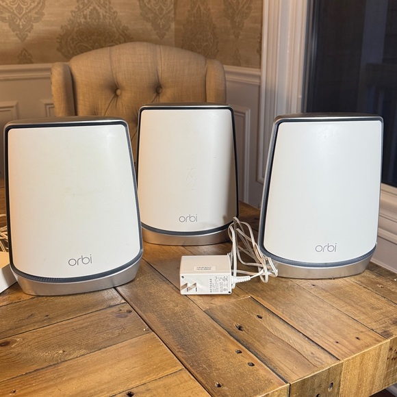 Orbi Router RBR850 and 2 Satellites RBS850 - Picture 1 of 9